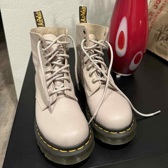 Dr Martens airwair boots - Picture 1 of 3